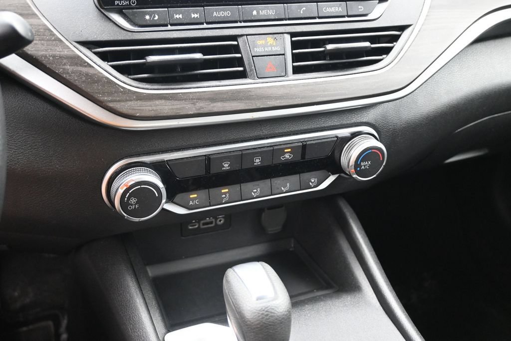 Used 2025 Nissan Altima 2.5 SV FWD image 17
