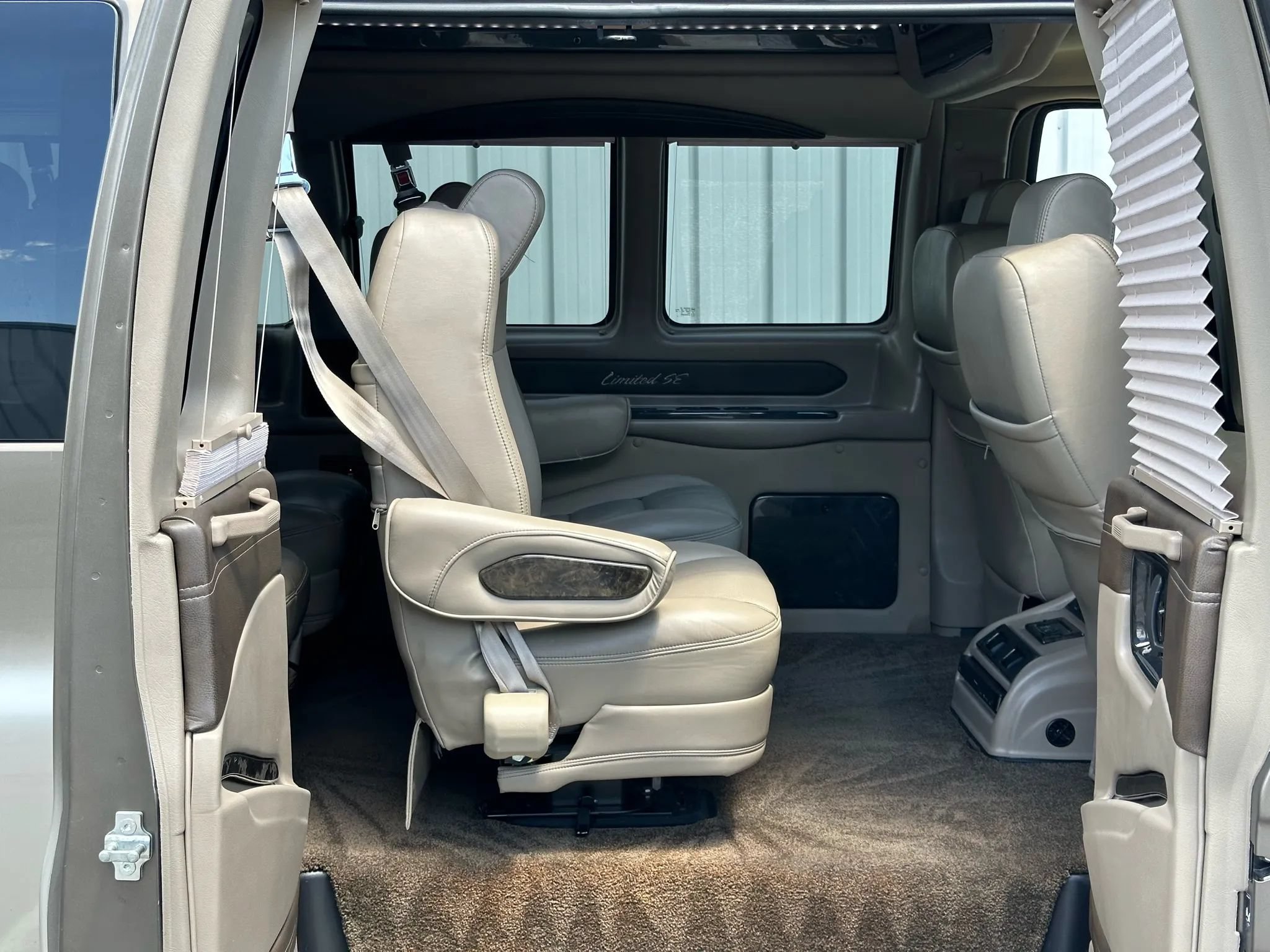 Used 2015 Chevrolet Express 2500 Extended RWD image 16