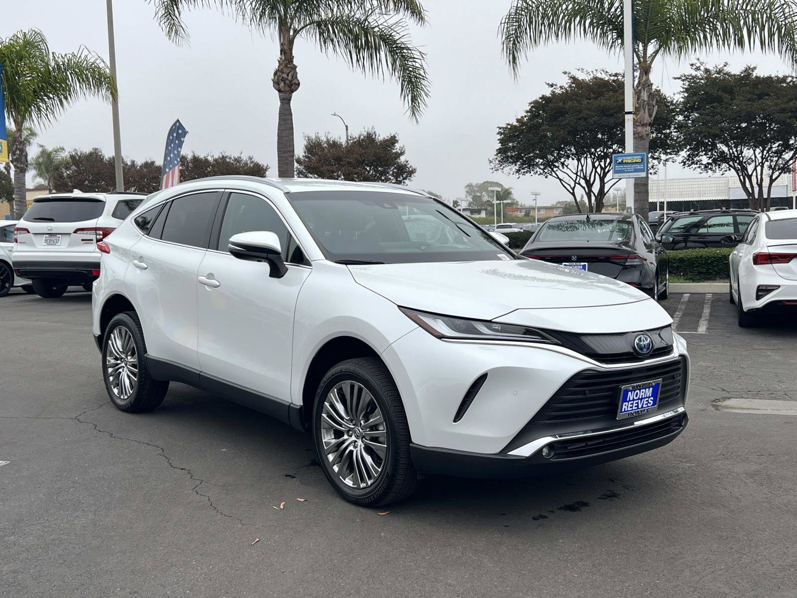 Used 2024 Toyota Venza XLE image 28