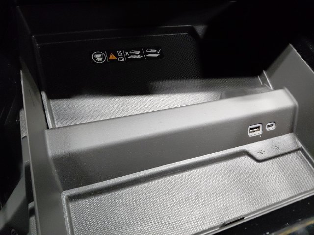 Certified 2025 Chevrolet Suburban Z71 AWD/4WD image 34