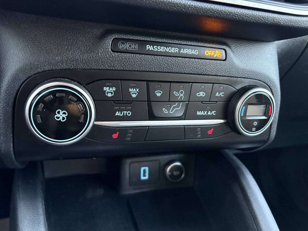Used 2020 Ford Escape SE FWD image 13