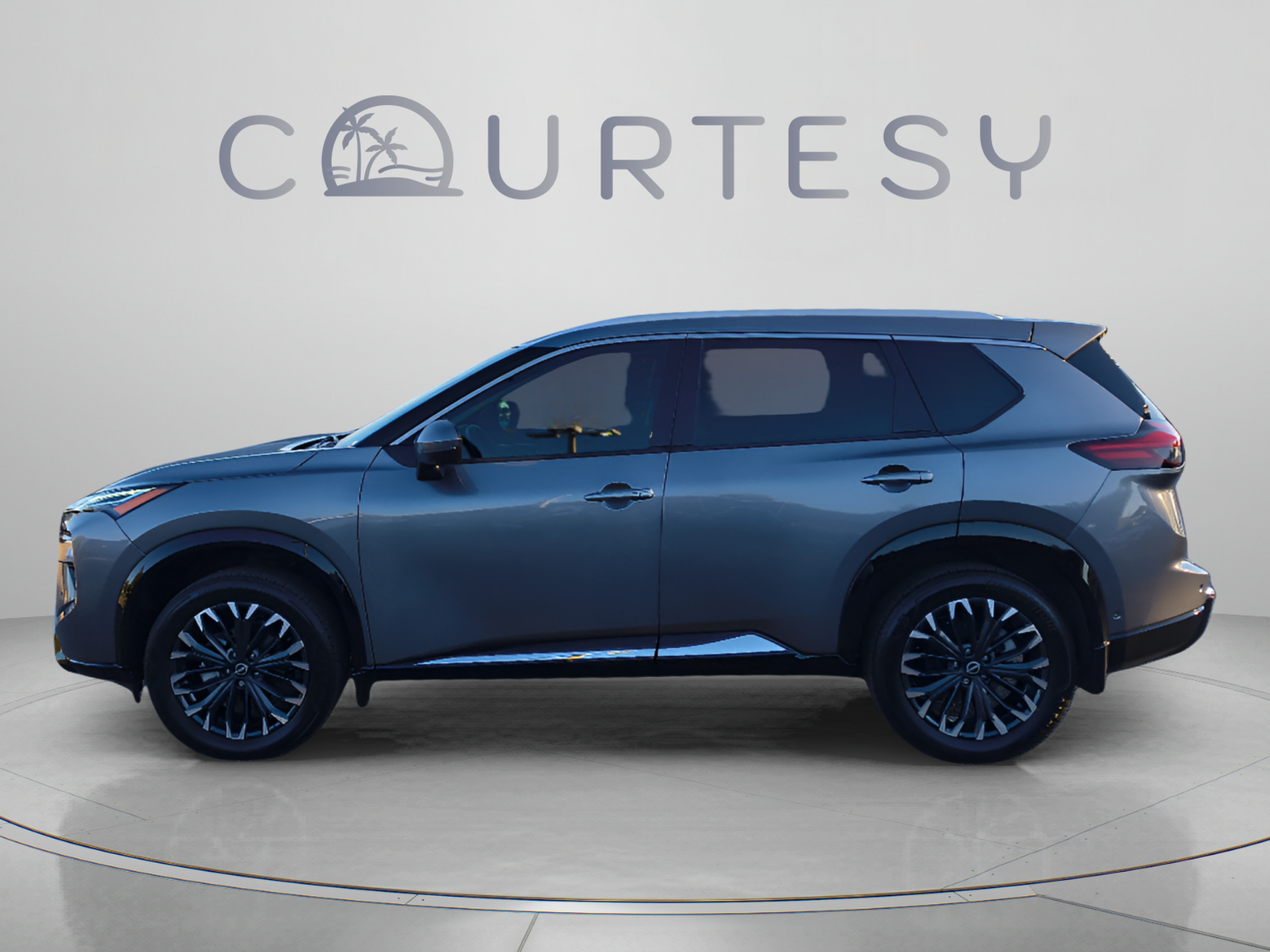 Certified 2024 Nissan Rogue Platinum FWD image 2