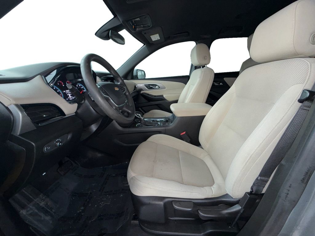 Used 2023 Chevrolet Traverse LS w/ Safety Package AWD/4WD image 9