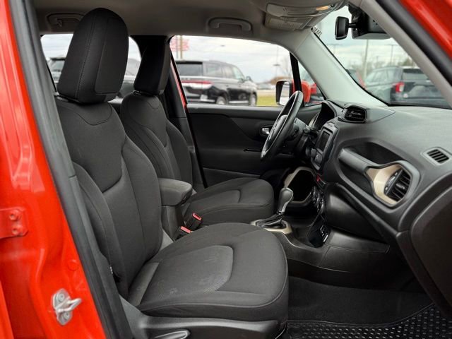 Used 2017 Jeep Renegade Latitude w/ Popular Equipment Group image 18