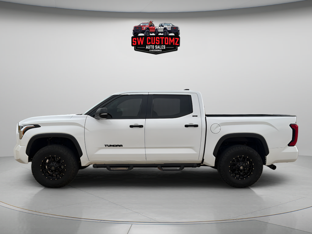 Used 2022 Toyota Tundra SR5 w/ SR5 Convenience Package AWD/4WD image 4