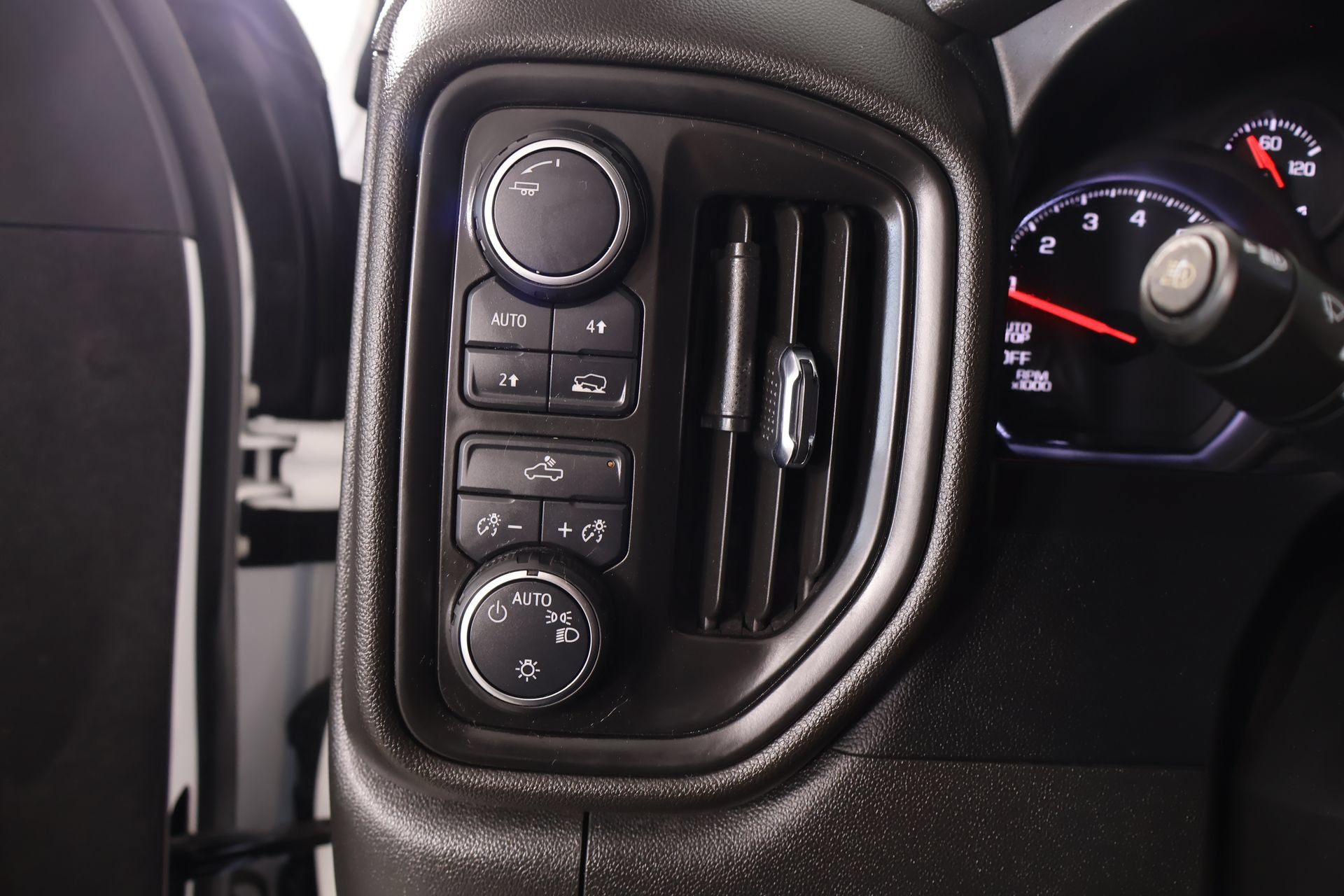 Used 2023 Chevrolet Silverado 1500 Custom AWD/4WD image 7