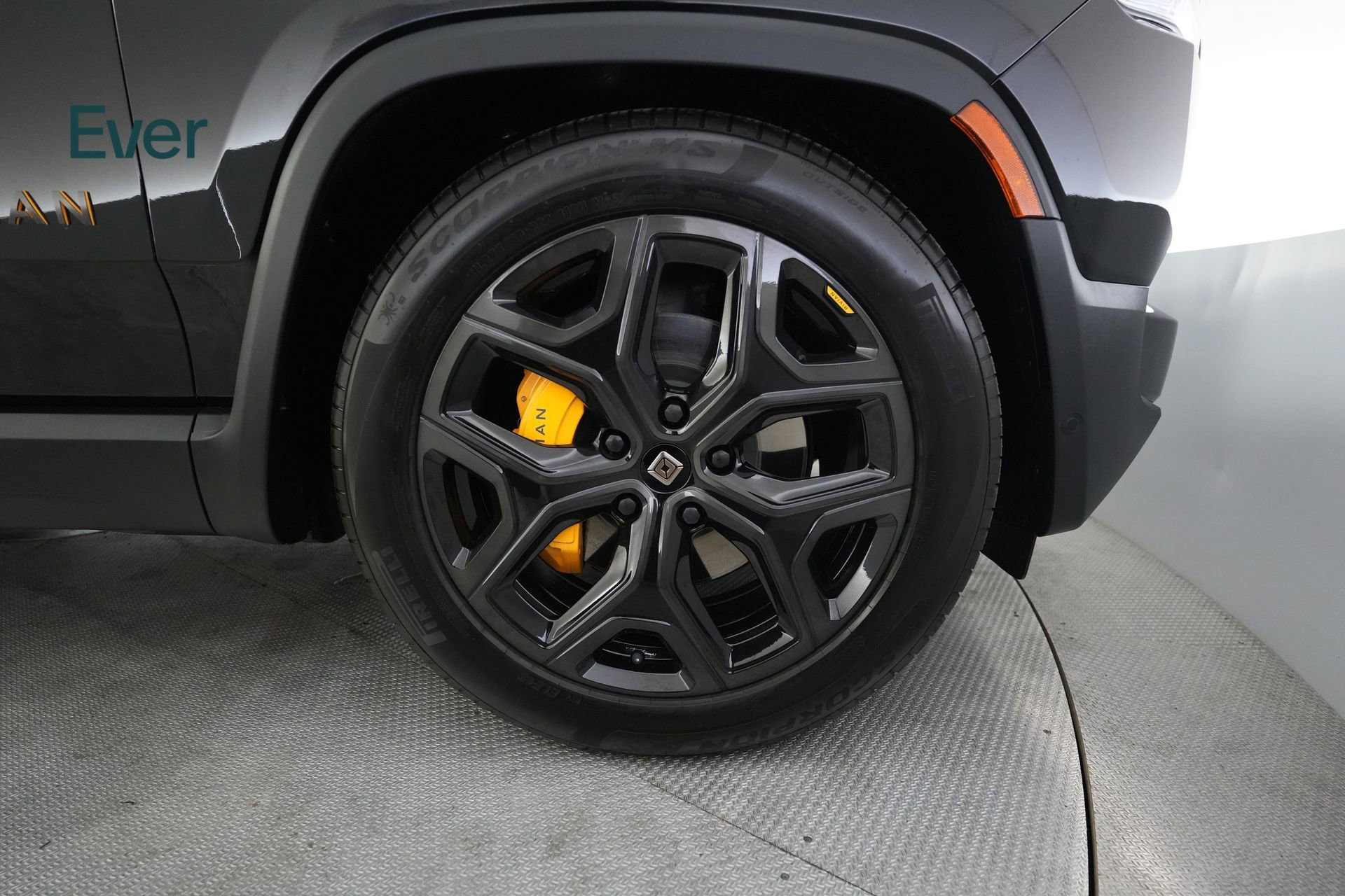 Used 2025 Rivian R1S Premium AWD/4WD image 20