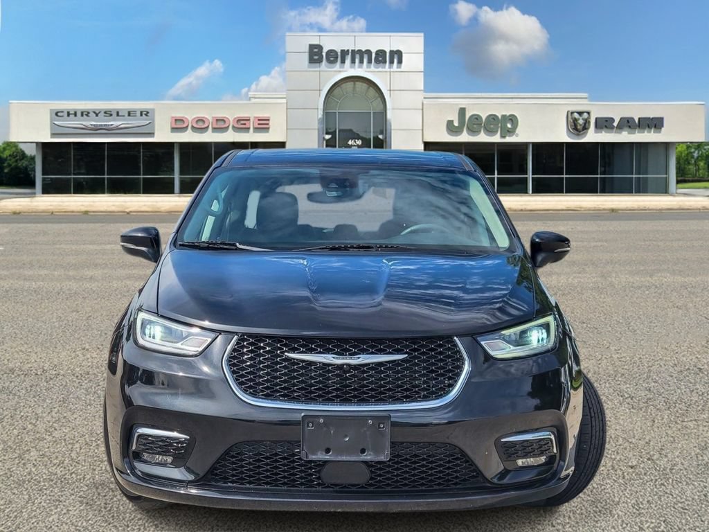 Used 2023 Chrysler Pacifica Touring-L FWD image 6