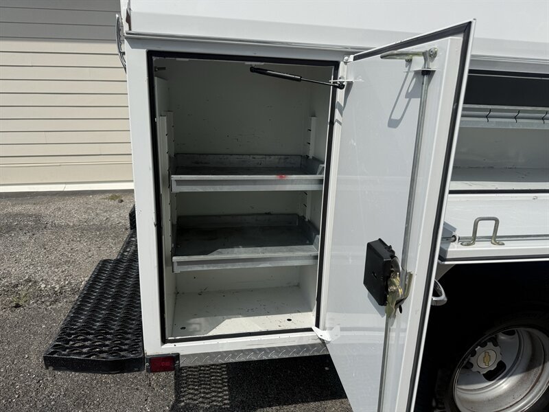 Used 2018 Chevrolet Express 3500 w/ Power Convenience Package RWD image 5
