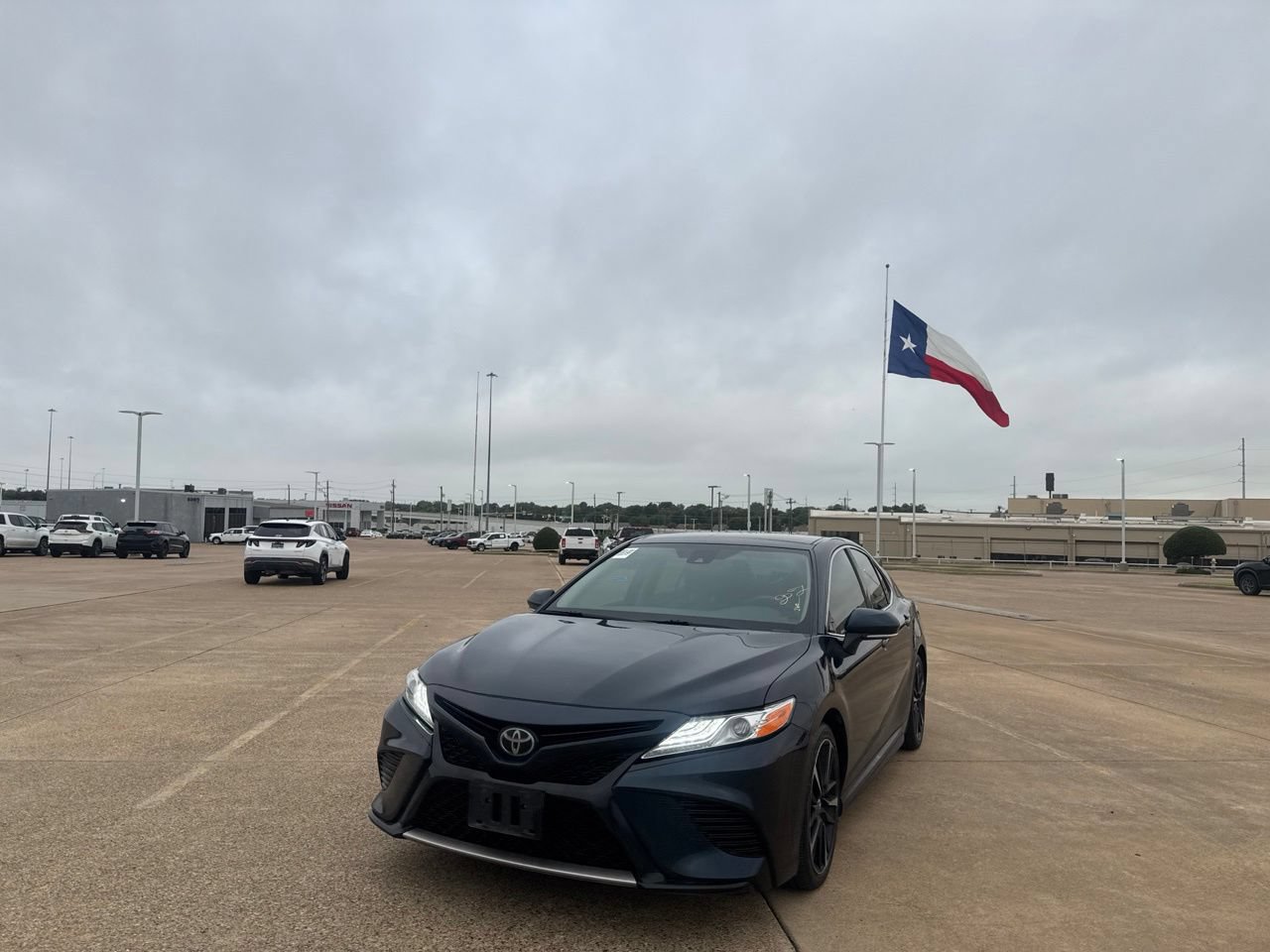 Used 2020 Toyota Camry XSE FWD image 7