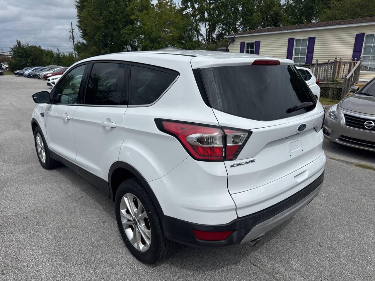 Used 2017 Ford Escape SE FWD image 8
