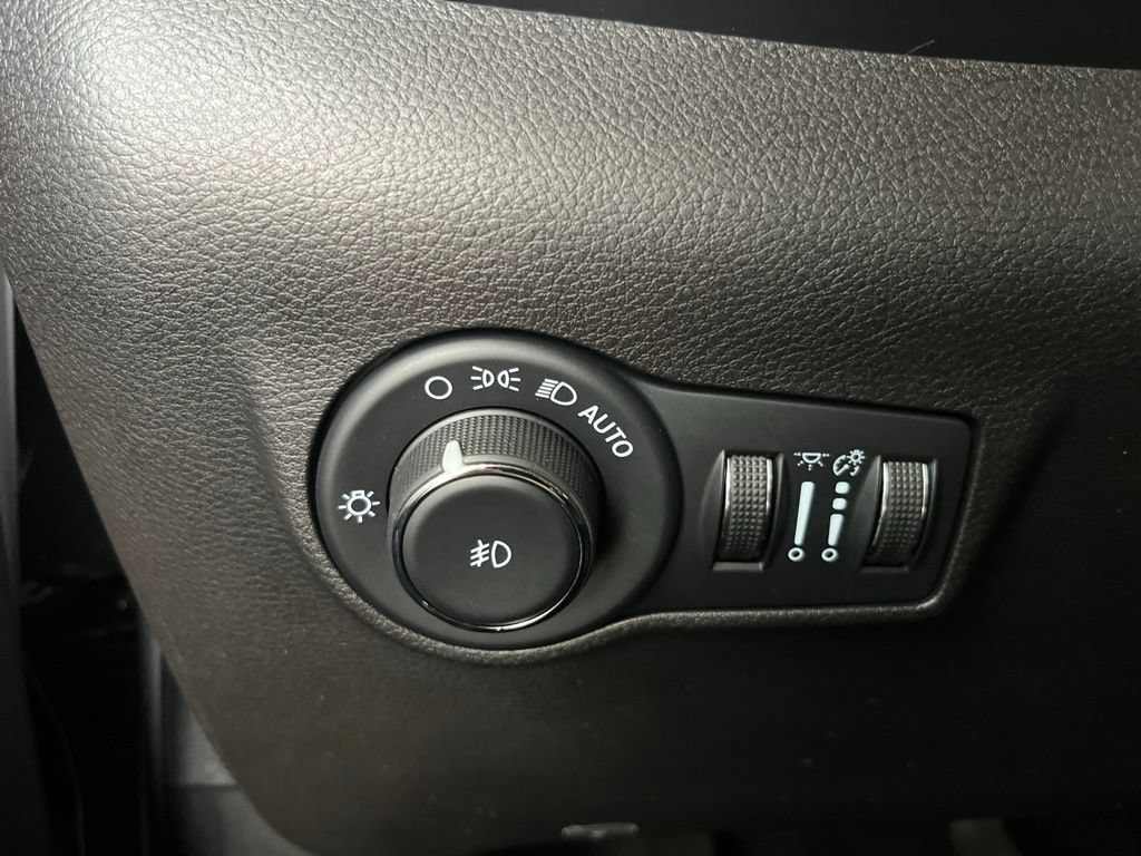 Used 2023 Jeep Compass Limited AWD/4WD image 13