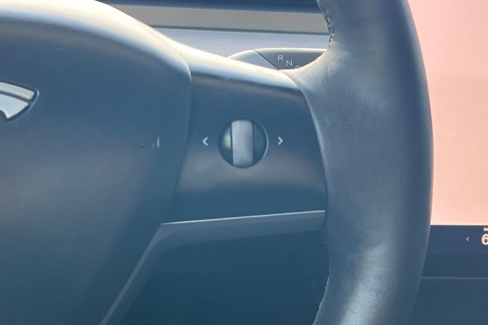 Used 2023 Tesla Model Y Performance AWD/4WD image 30