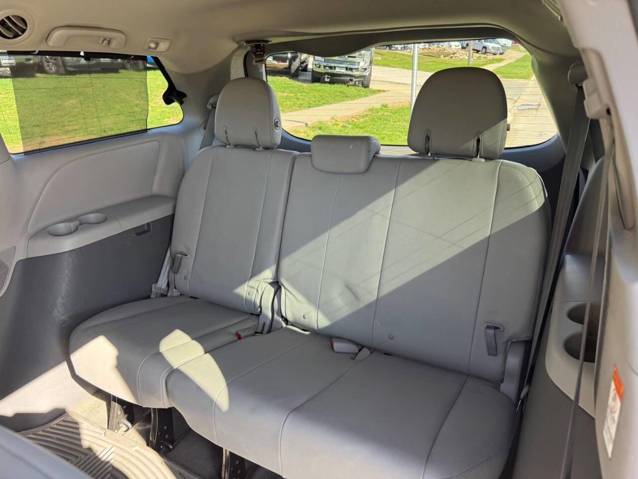 Used 2015 Toyota Sienna XLE w/ XLE Navigation Package AWD/4WD image 12