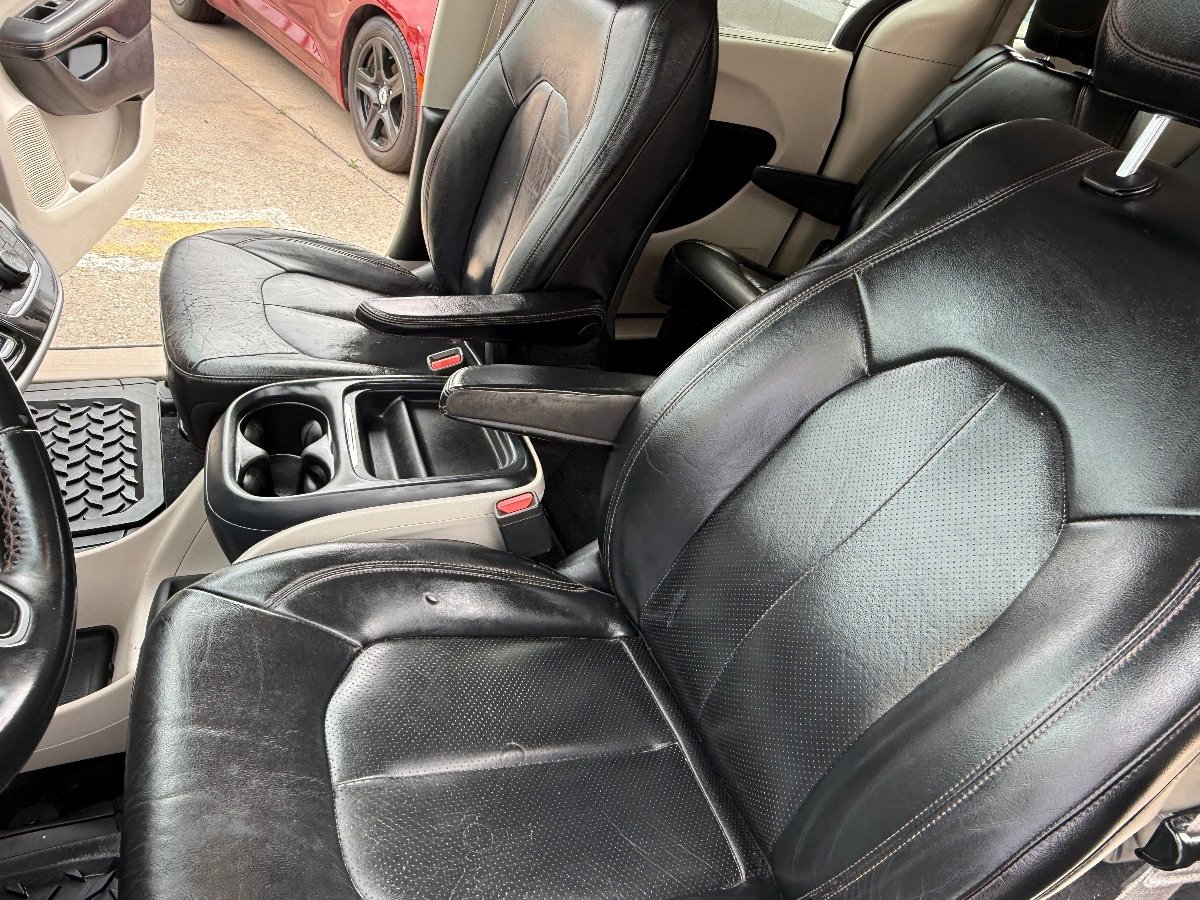 Used 2017 Chrysler Pacifica Touring-L FWD image 23