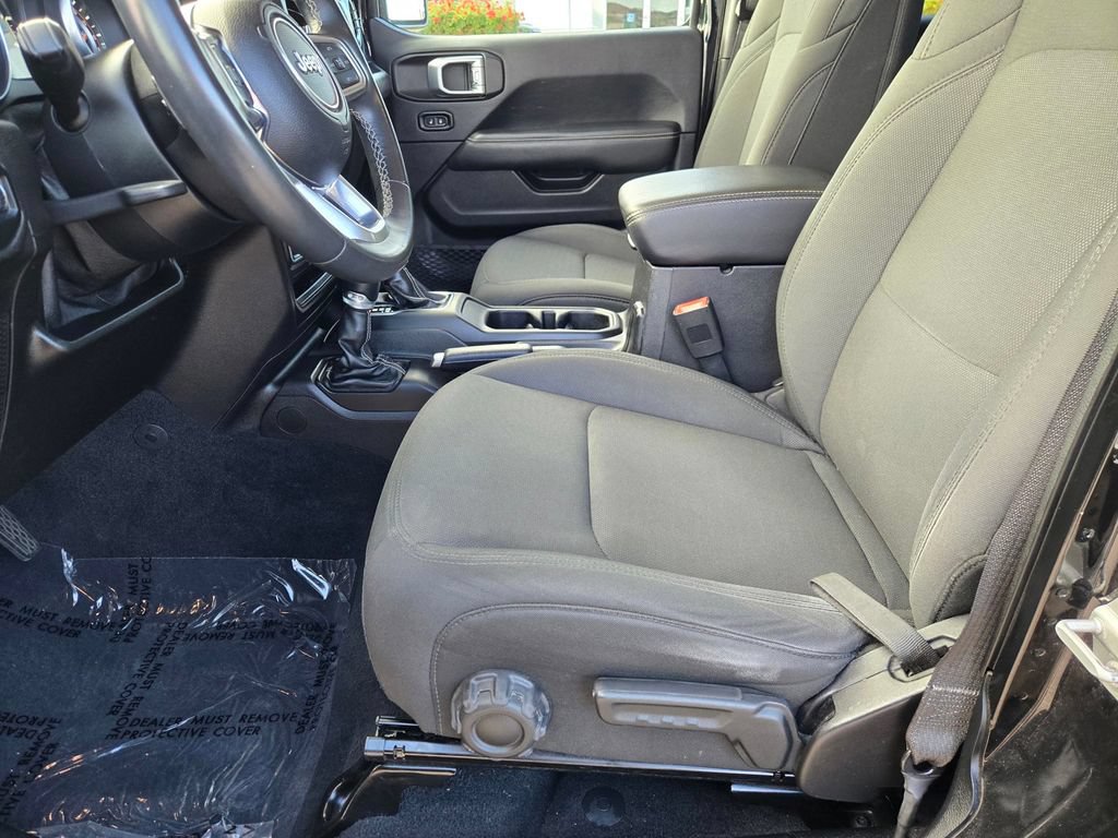 Used 2019 Jeep Wrangler Unlimited Sahara w/ Safety Group AWD/4WD image 30