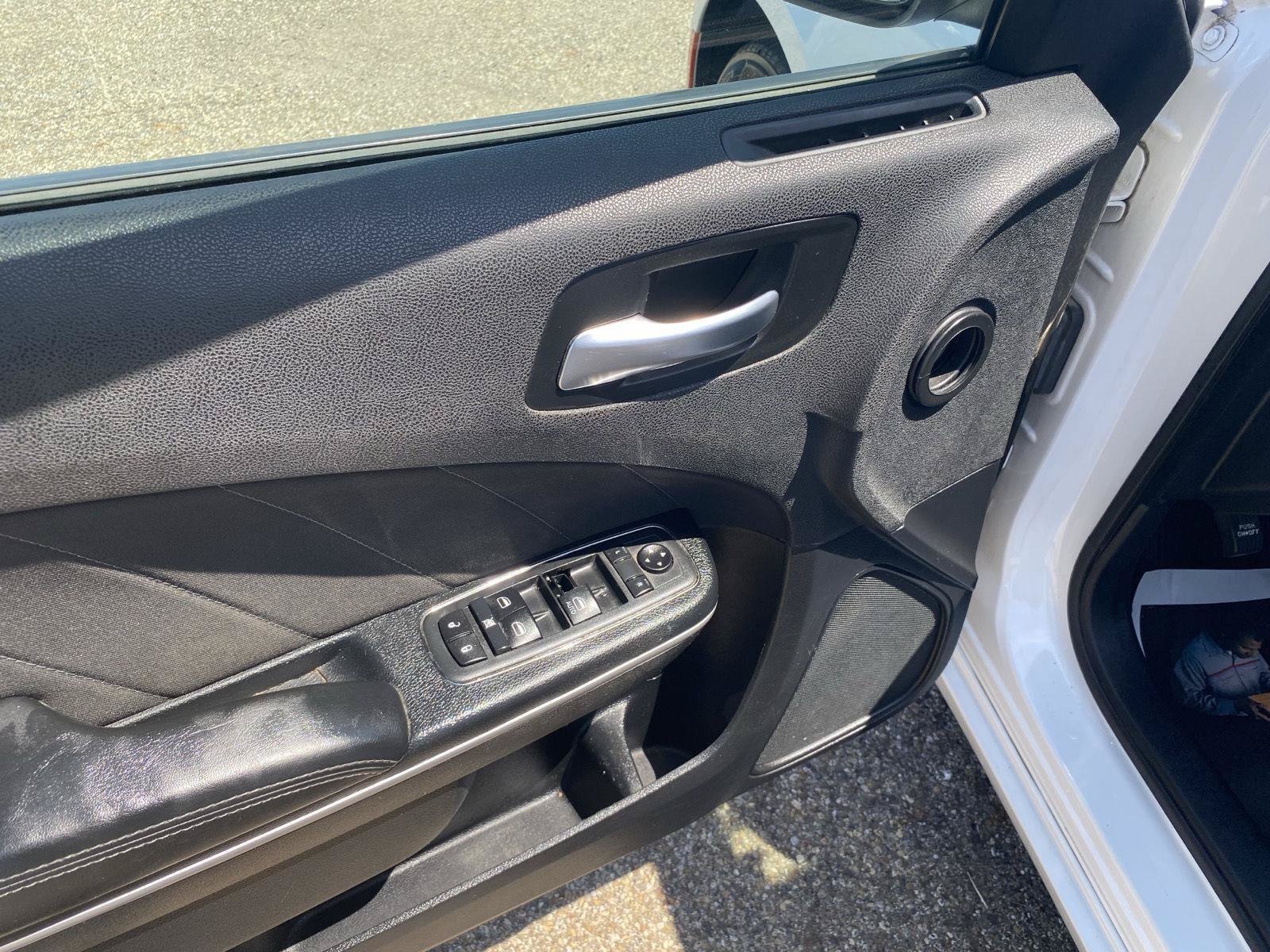 Used 2020 Dodge Charger SXT RWD image 13