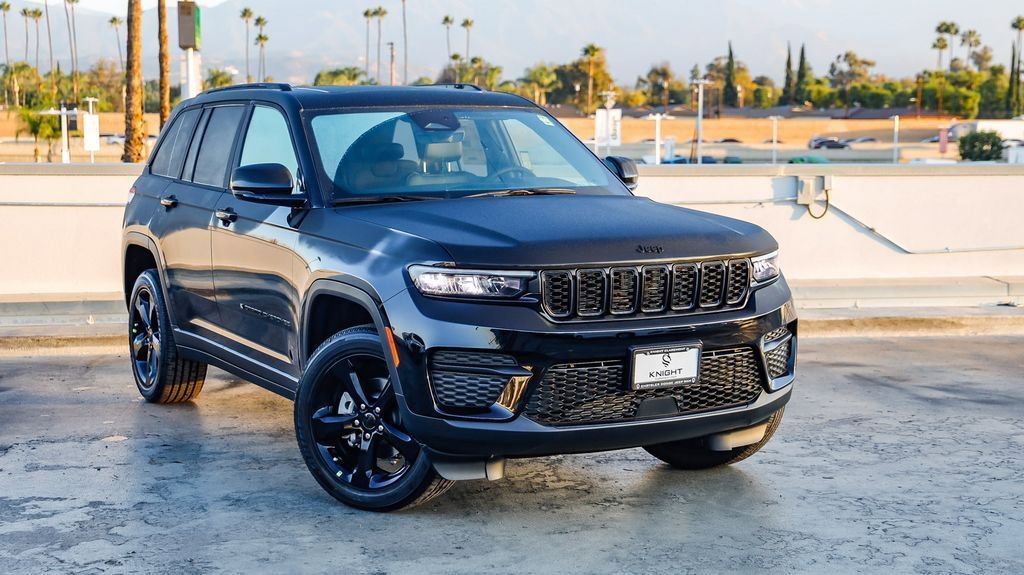 New 2025 Jeep Grand Cherokee Altitude image 29