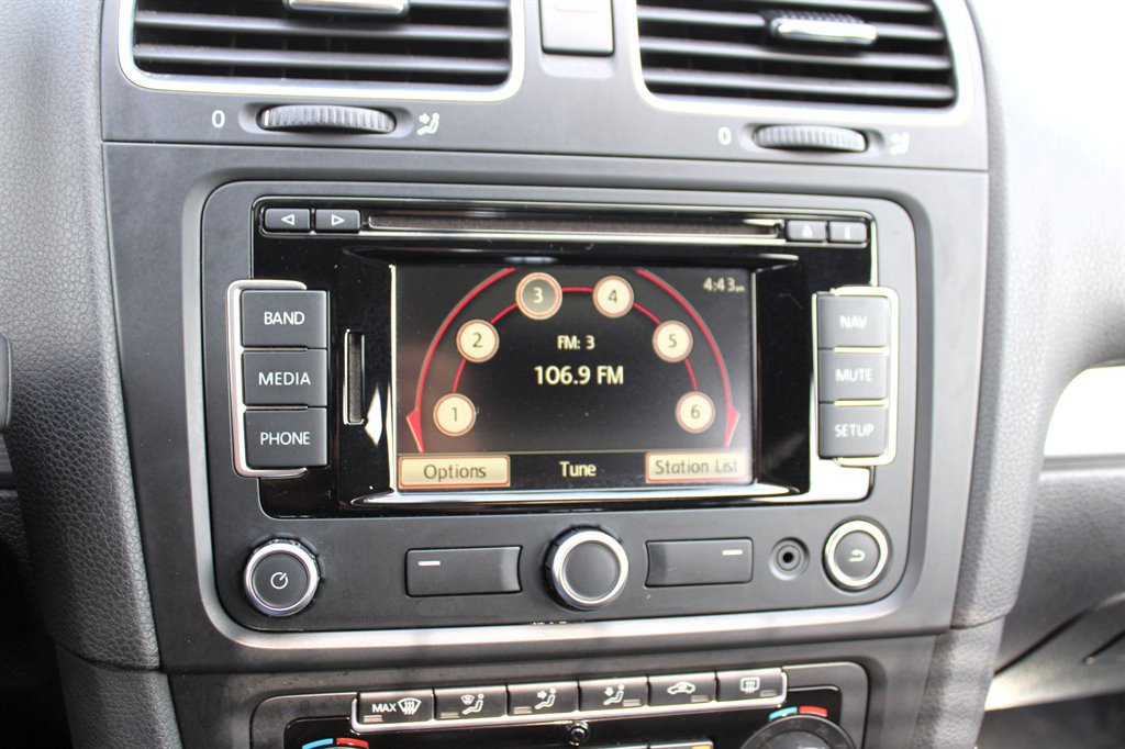 Used 2012 Volkswagen Golf 4-Door image 24