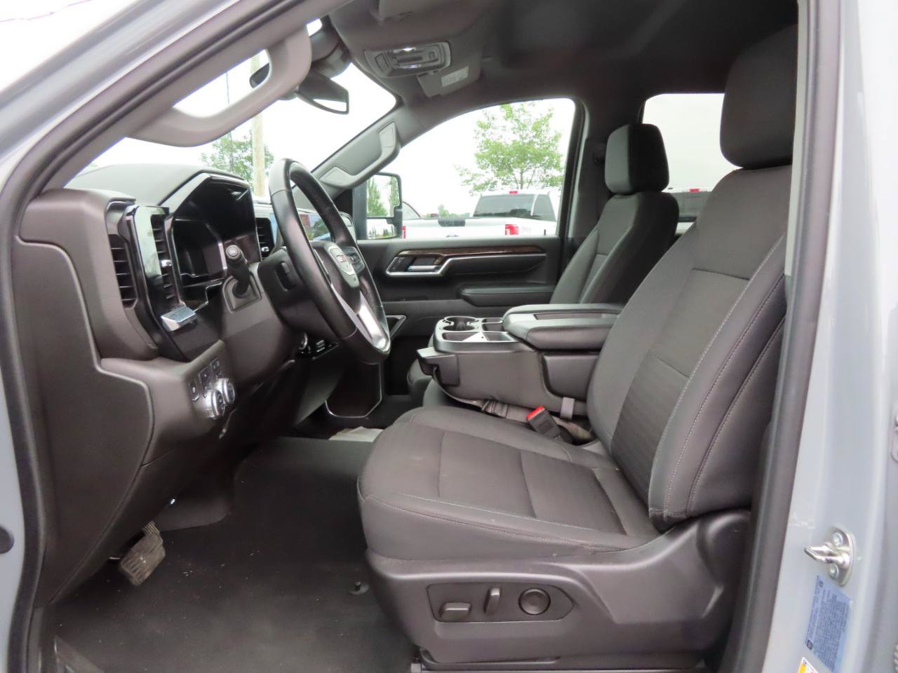 Used 2025 GMC Sierra 2500 SLE w/ SLE Value Package; AWD/4WD image 28