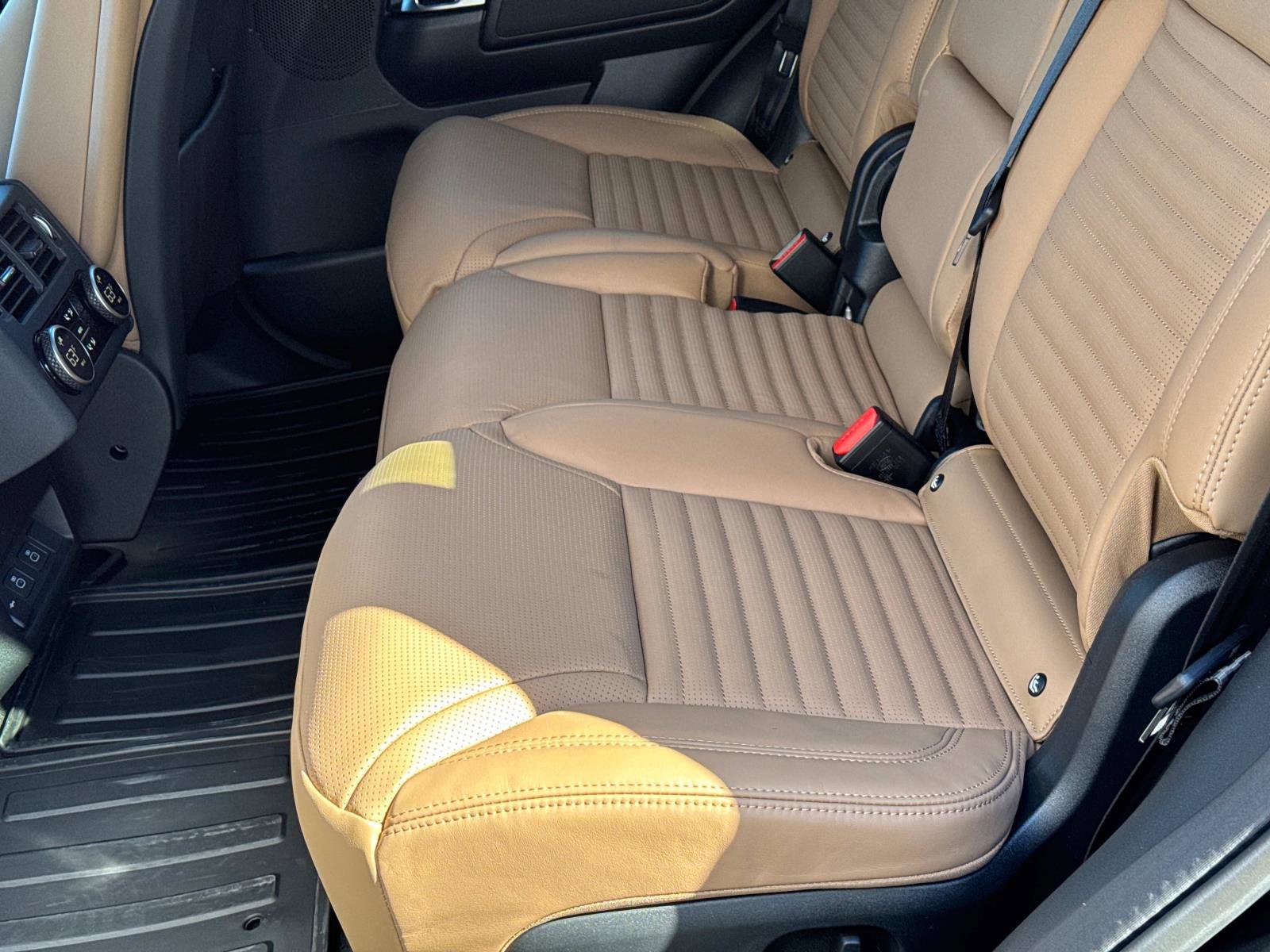 Certified 2025 Land Rover Discovery Dynamic SE image 13