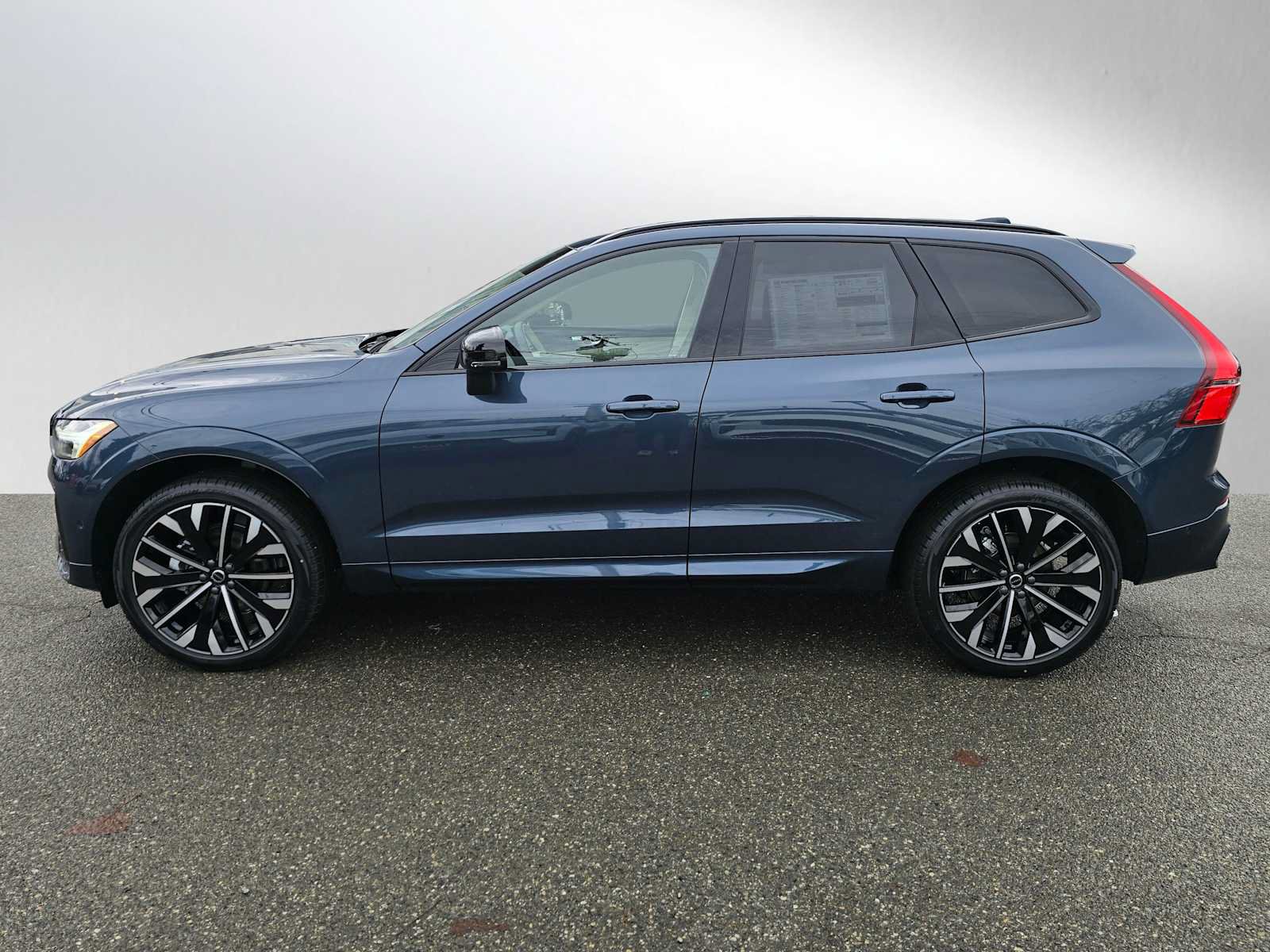 New 2026 Volvo XC60 B5 Ultra w/ Protection Package Premier AWD/4WD image 6