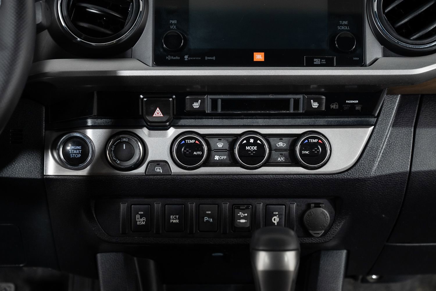 Used 2017 Toyota Tacoma Limited image 36