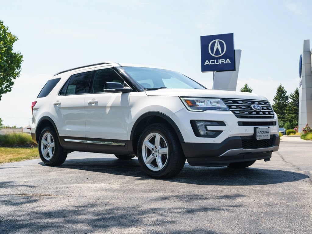 Used 2016 Ford Explorer XLT w/ Equipment Group 202A AWD/4WD image 2