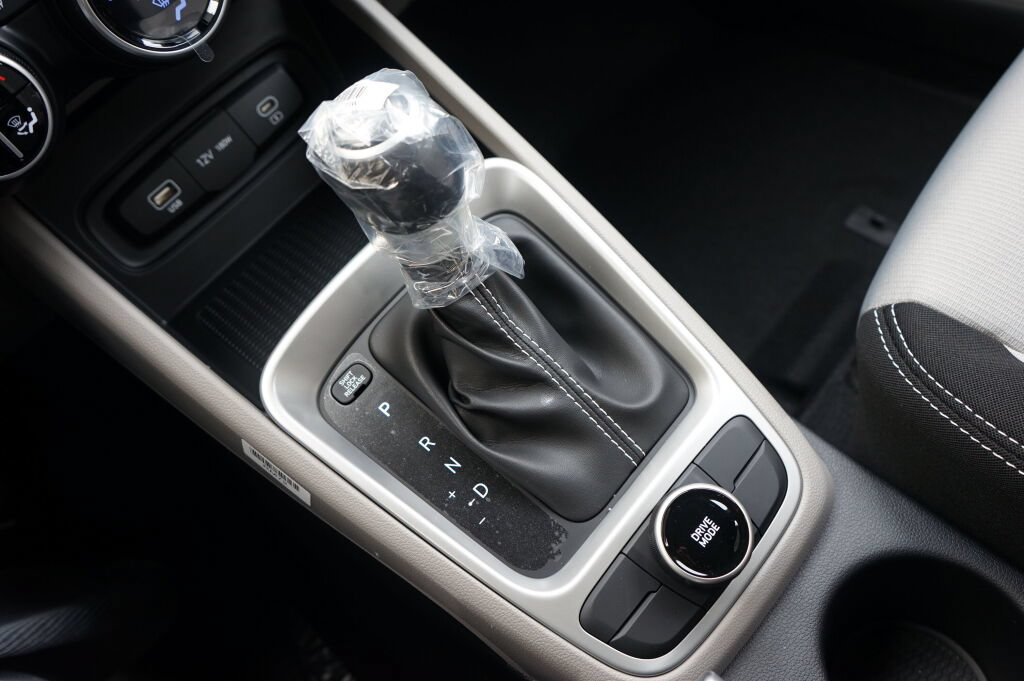New 2025 Hyundai Venue SEL FWD image 14