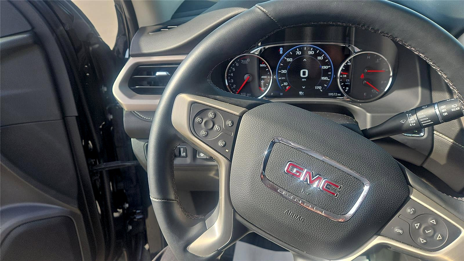 Used 2023 GMC Acadia Denali w/ Denali Ultimate Package AWD/4WD image 14