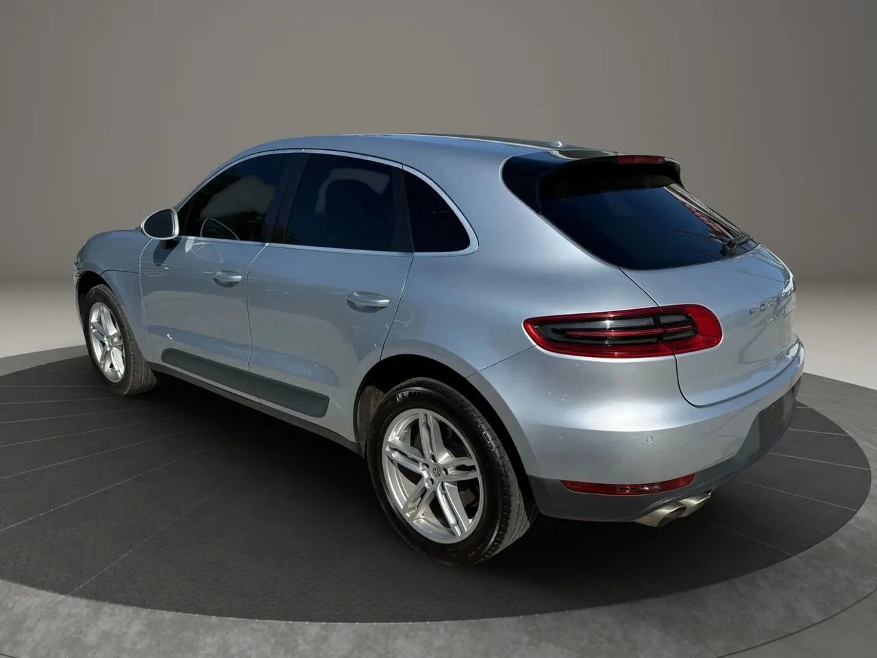 Used 2017 Porsche Macan S AWD/4WD image 3