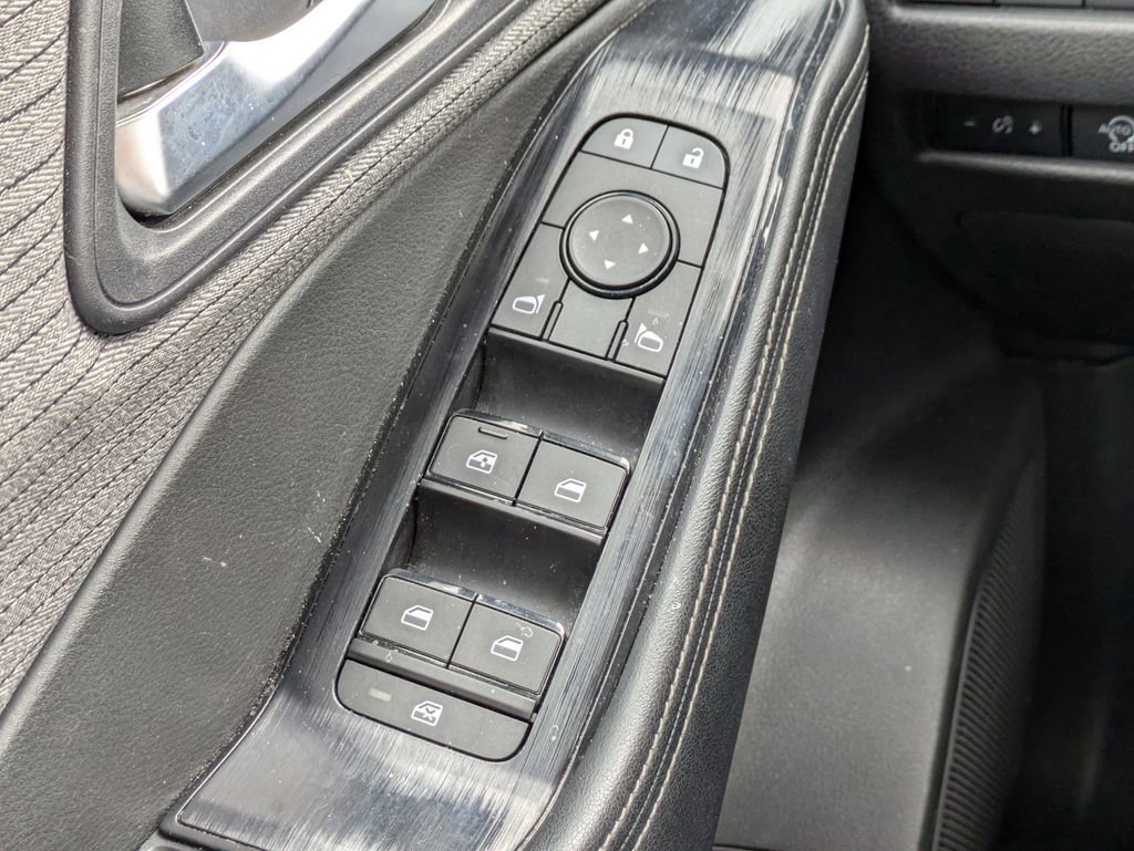 Used 2023 Nissan Rogue SV image 23