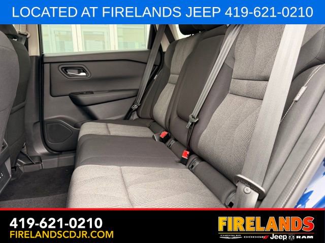 Used 2025 Nissan Rogue SV FWD image 3