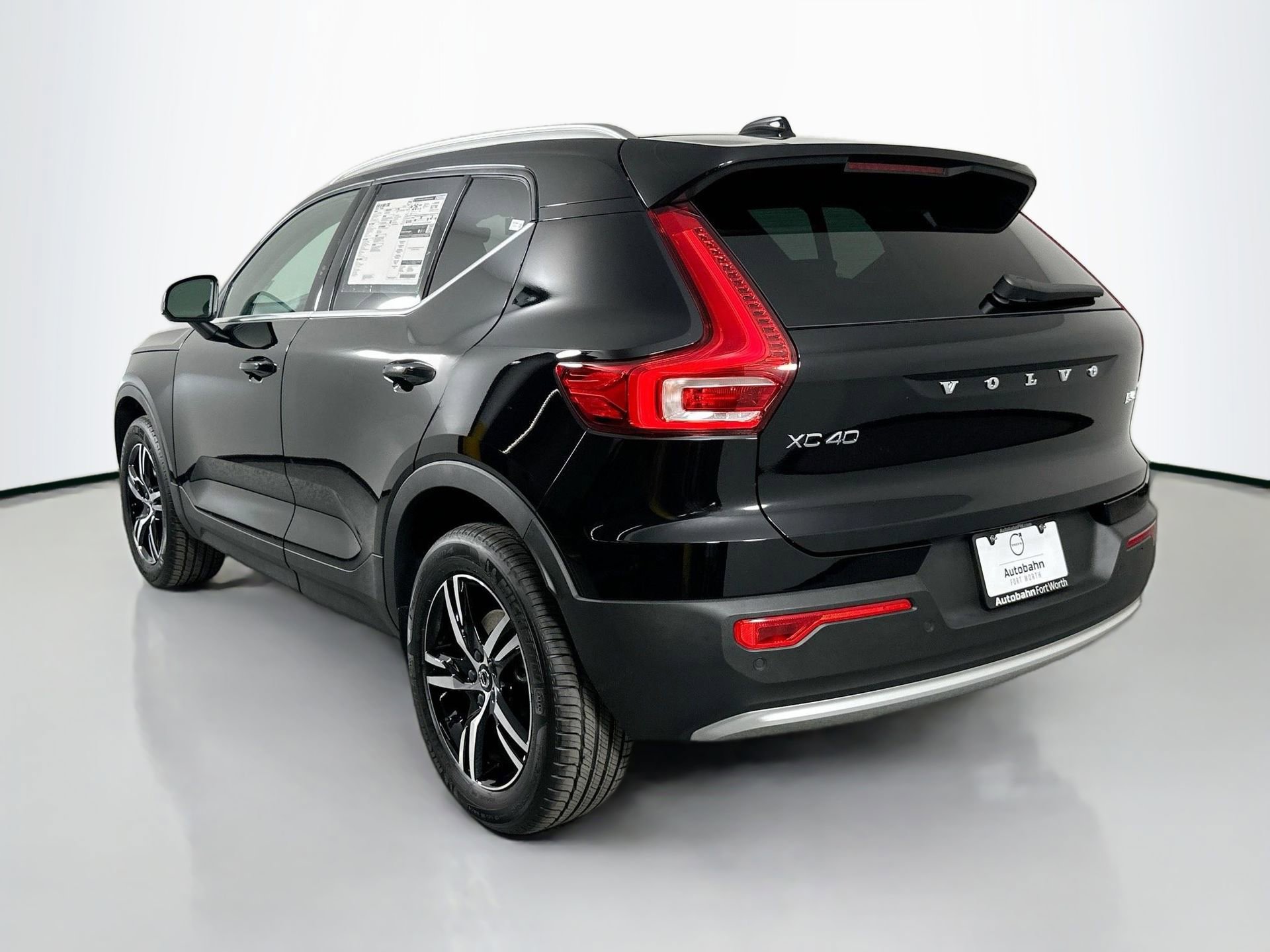 New 2025 Volvo XC40 B5 Core w/ Protection Package Premier image 7
