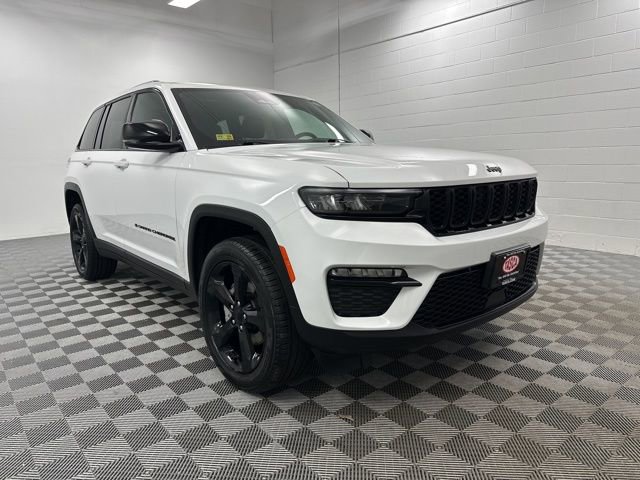 Used 2025 Jeep Grand Cherokee Limited w/ Black Appearance Package