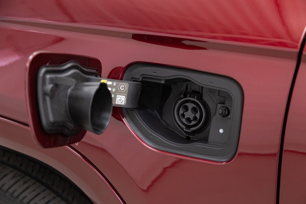 Used 2023 Jeep Grand Cherokee Overland w/ Advanced Protech Group III image 11