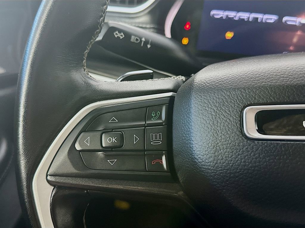 Used 2022 Jeep Grand Cherokee L Laredo w/ Luxury Tech Group I AWD/4WD image 25