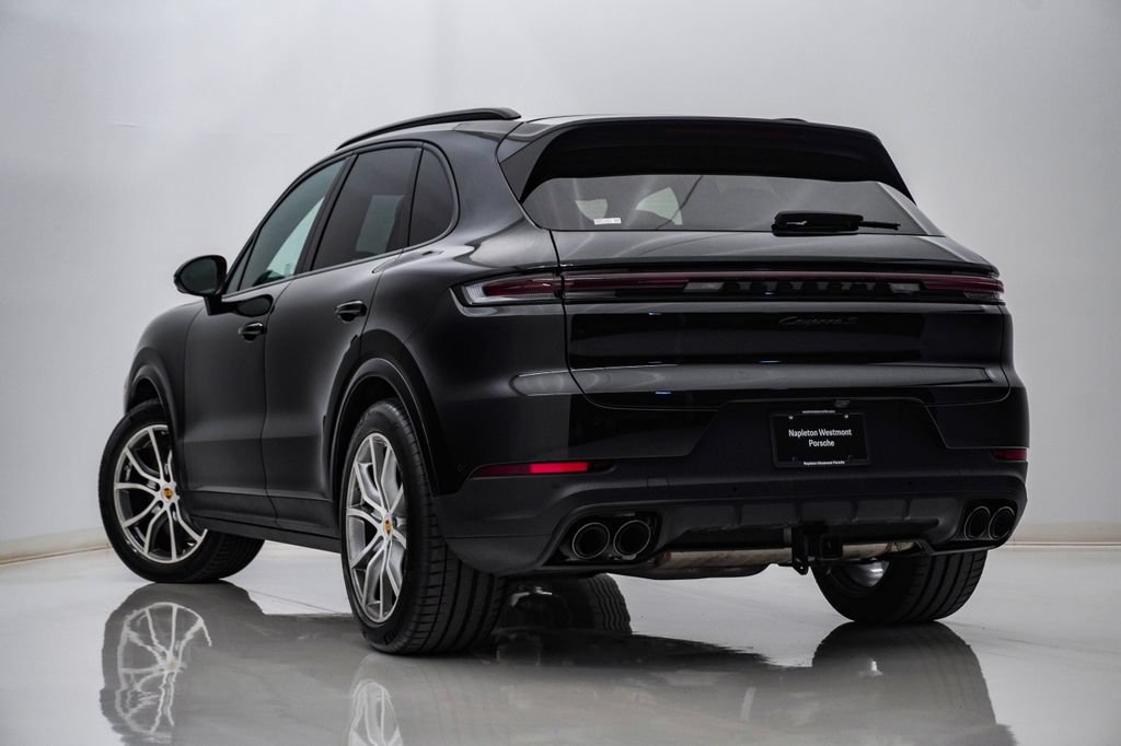 Certified 2024 Porsche Cayenne S AWD/4WD image 3
