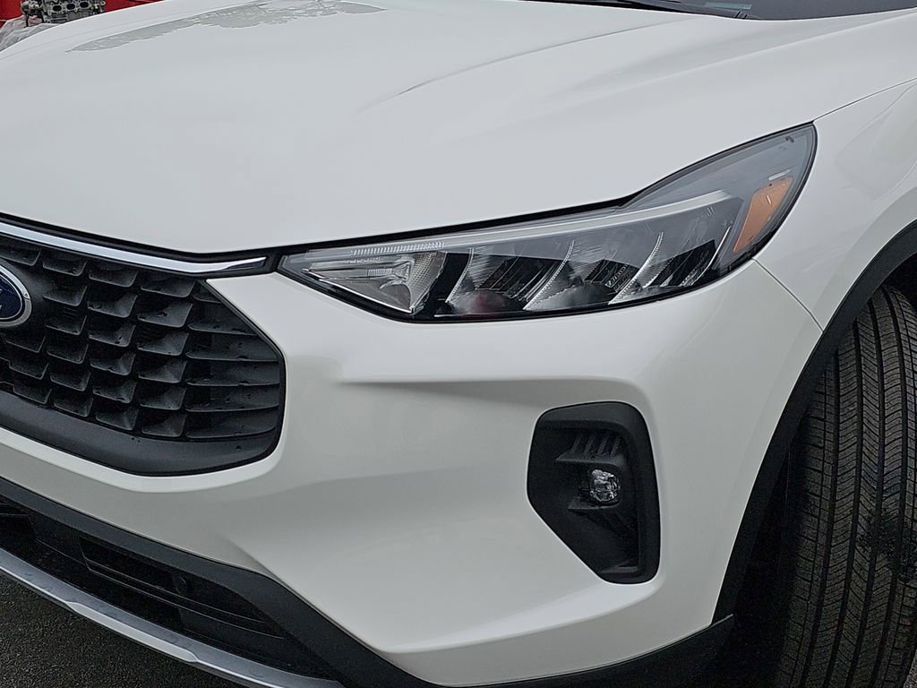 Used 2025 Ford Escape SE image 35