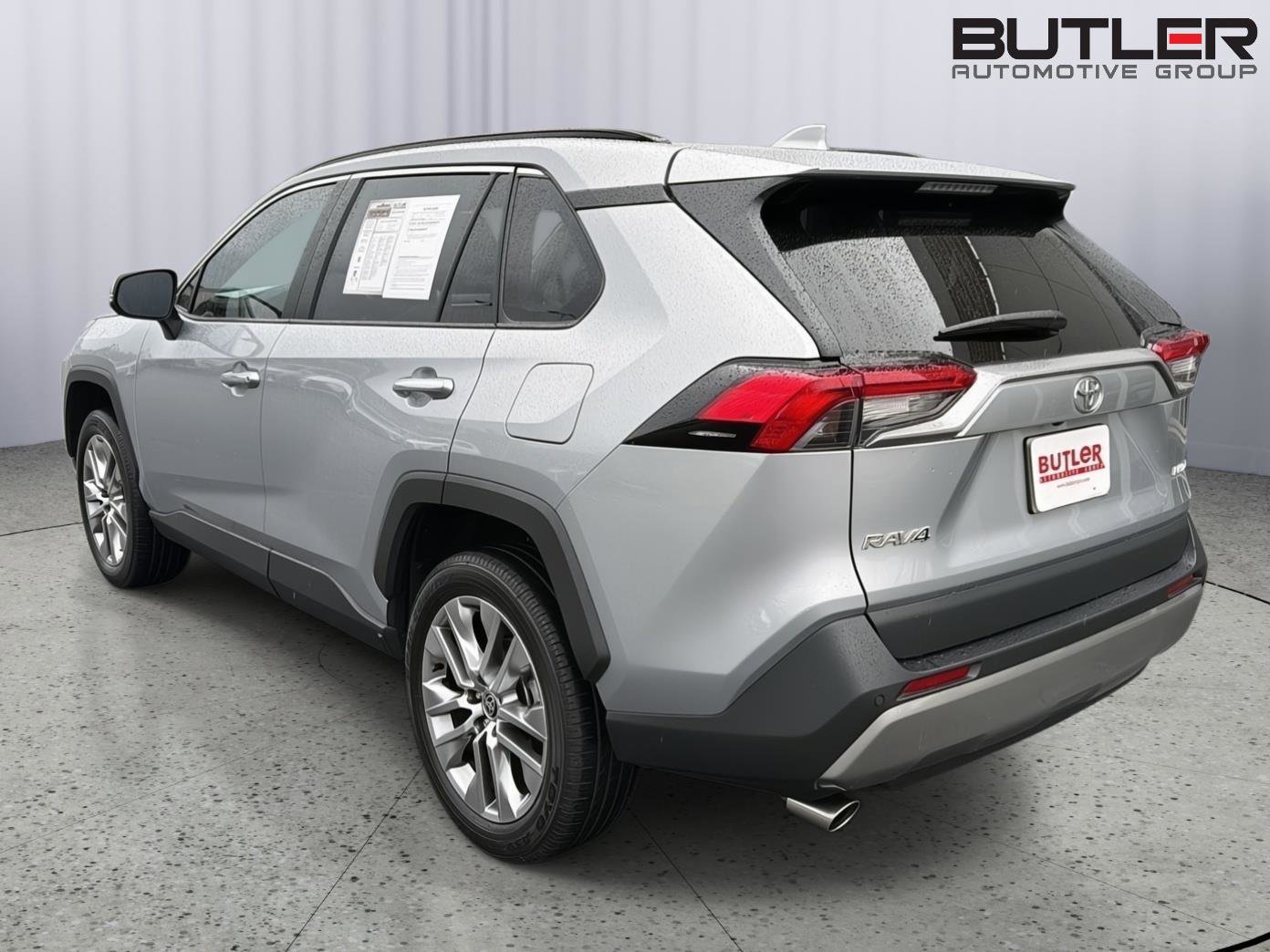 Used 2022 Toyota RAV4 Limited FWD image 4