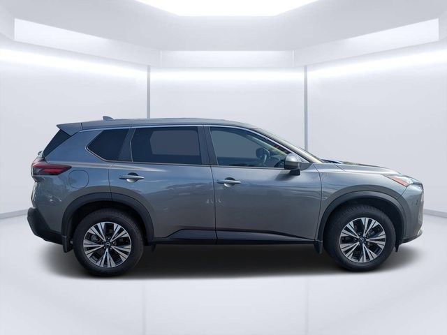 Used 2023 Nissan Rogue SV image 2