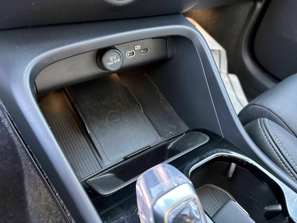 New 2025 Volvo XC40 B5 Plus w/ Protection Package Premier image 22