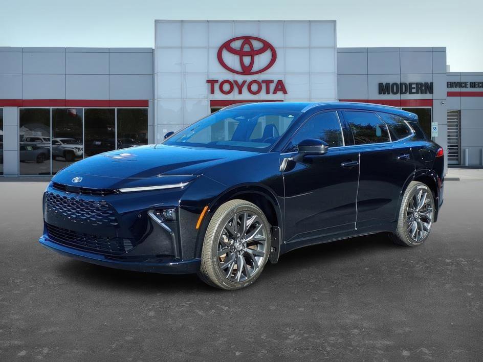 Used 2025 Toyota Crown Signia image 1