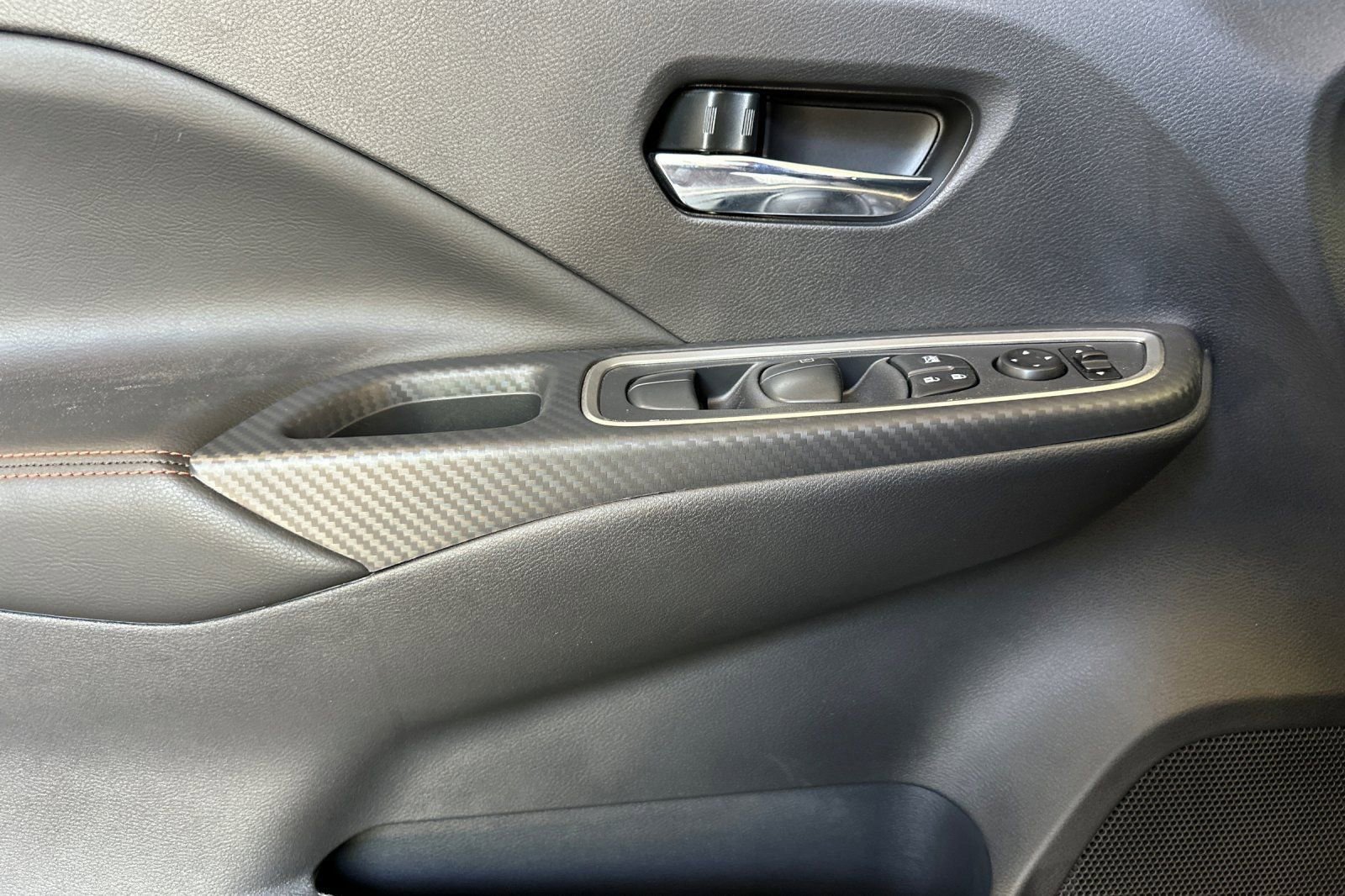 Used 2025 Nissan Versa SR w/ Trunk Package image 39