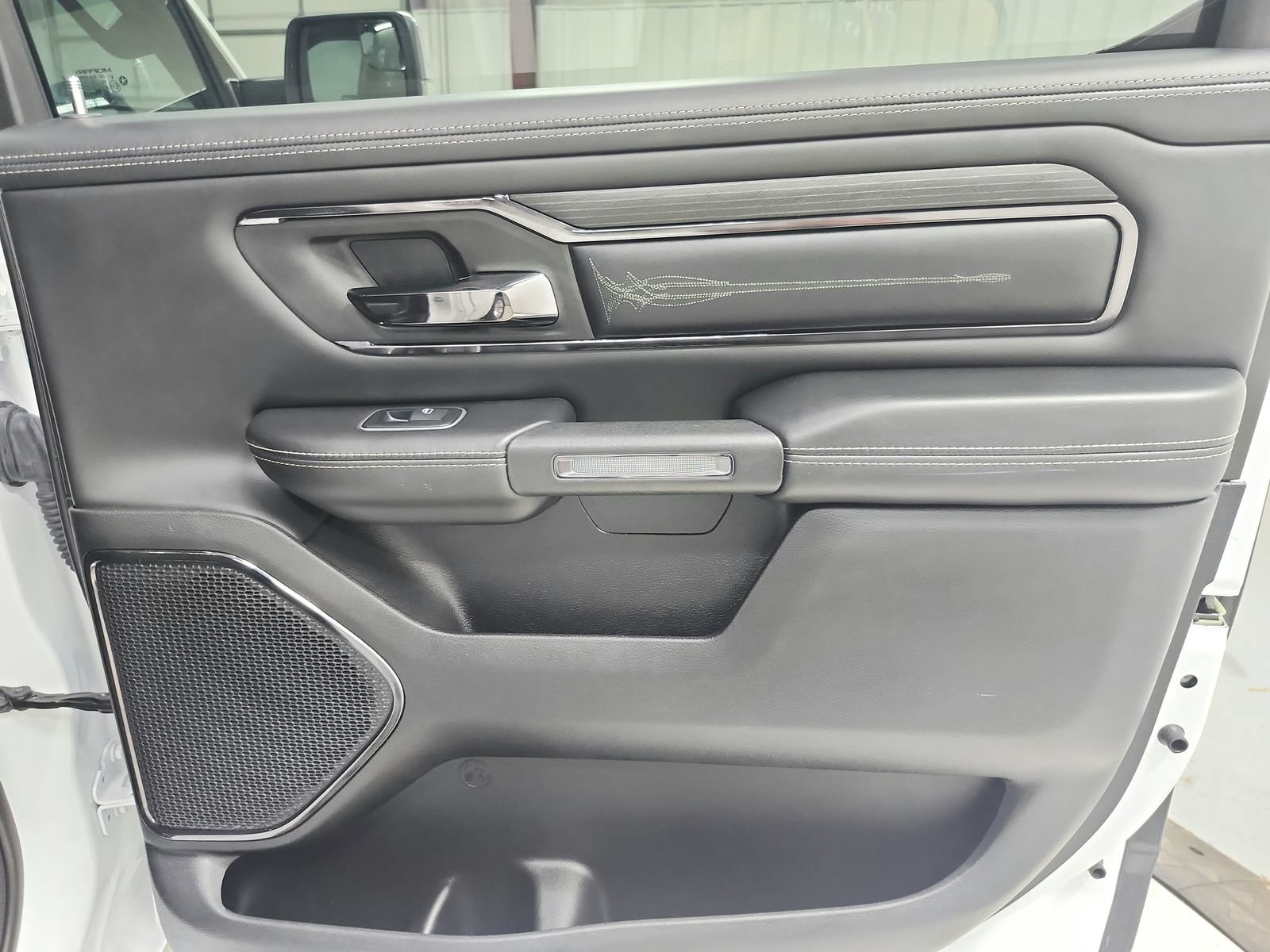 Used 2023 RAM 1500 Limited w/ Body Color Bumper Group AWD/4WD image 48