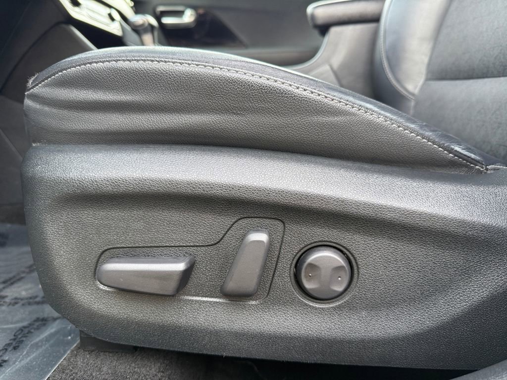 Used 2018 Kia Niro EX image 10