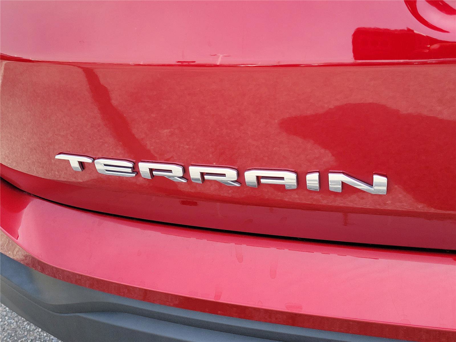 Used 2023 GMC Terrain SLE w/ Driver Convenience Package image 7