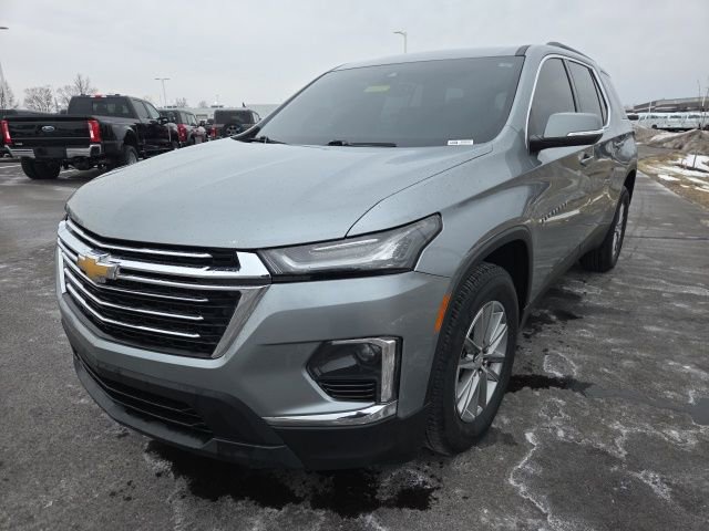 Used 2023 Chevrolet Traverse LT image 2