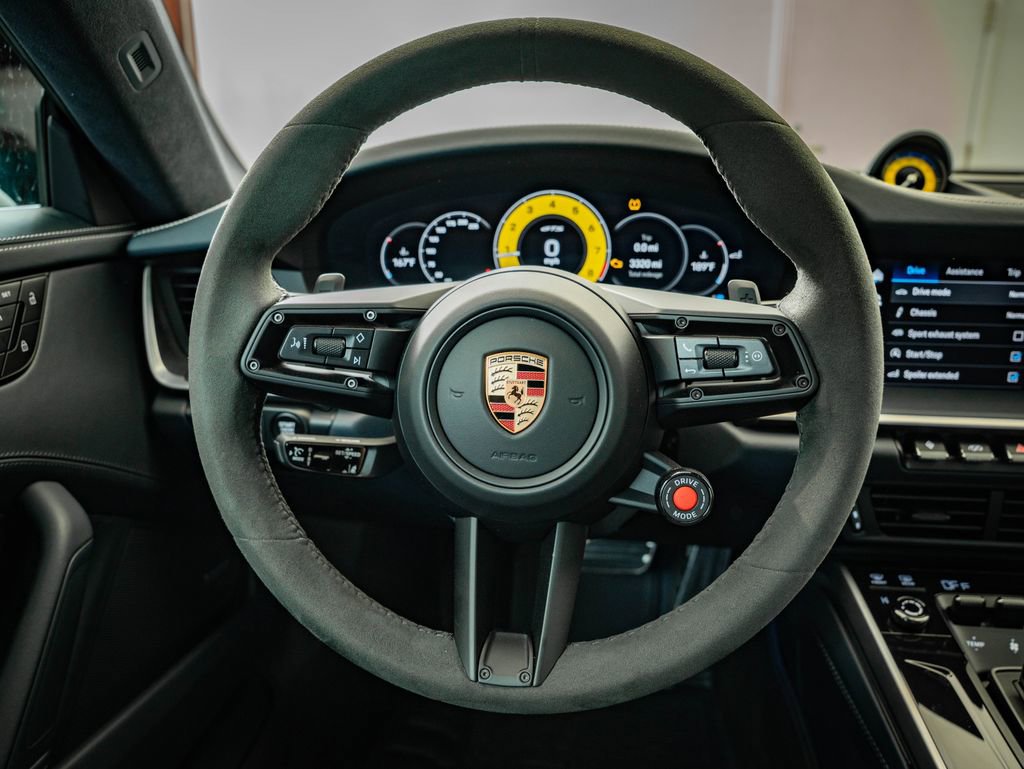 Certified 2025 Porsche 911 Carrera GTS RWD image 43