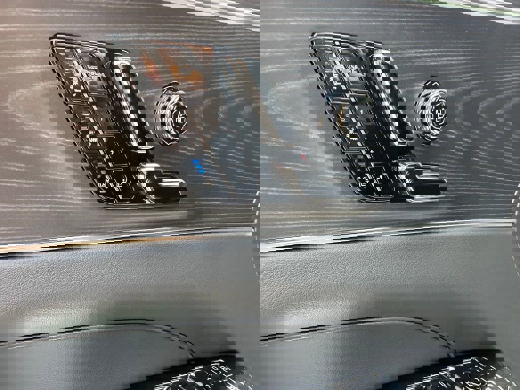 New 2025 Cadillac Lyriq Luxury image 27